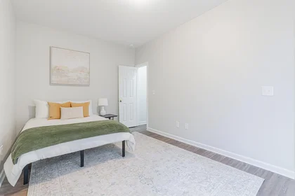 Alojamiento entero en residencia en Street, GA, Atlanta, United States, 30314, imagen 1 de 17