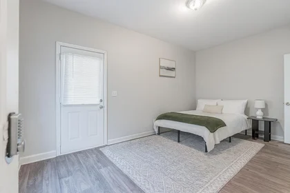 Alojamiento entero en residencia en Street, GA, Atlanta, United States, 30314, imagen 2 de 17
