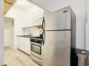 Gesamte Unterkunft im Wohnheim in der 72 Van Buren Street, 3, Bedford-Stuyvesant, New York, NY, 11221, bild 12 von 13
