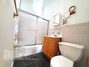 Gesamte Unterkunft im Wohnheim in der 72 Van Buren Street, 3, Bedford-Stuyvesant, New York, NY, 11221, bild 13 von 13