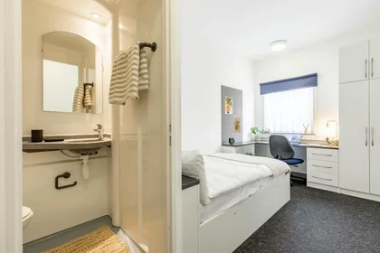 Chambre privée en résidence à 70 Russell St, Nottingham NG7 4FE, United Kingdom, image 2 de 16