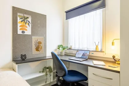 私人房间 在住宅内 在 70 Russell St, Nottingham NG7 4FE, United Kingdom, 16的图像3