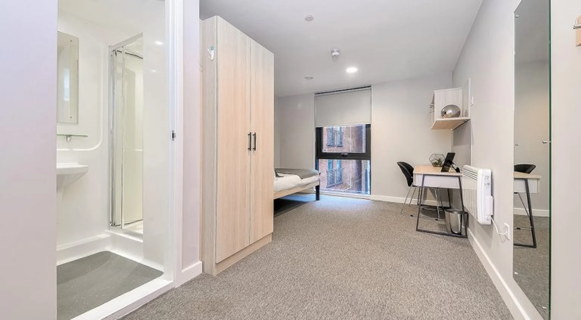 Habitación estudiantil amplia y cómoda en 