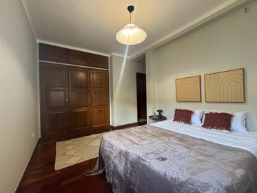 Private room at R. António Jardim, image 2 of 13