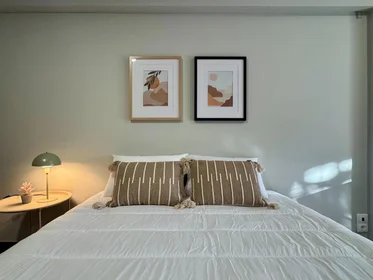 Private room at R. António Jardim, image 2 of 13