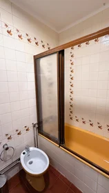 Private room at R. António Jardim, image 10 of 13