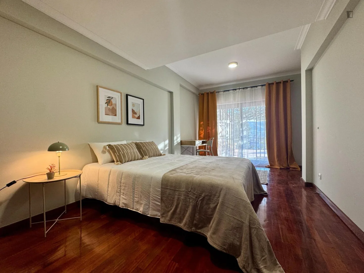Comfortable and spacious student room in 