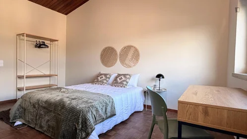 Private room at R. António Jardim, image 2 of 12