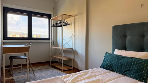 Private room at R. António Jardim, image 3 of 12