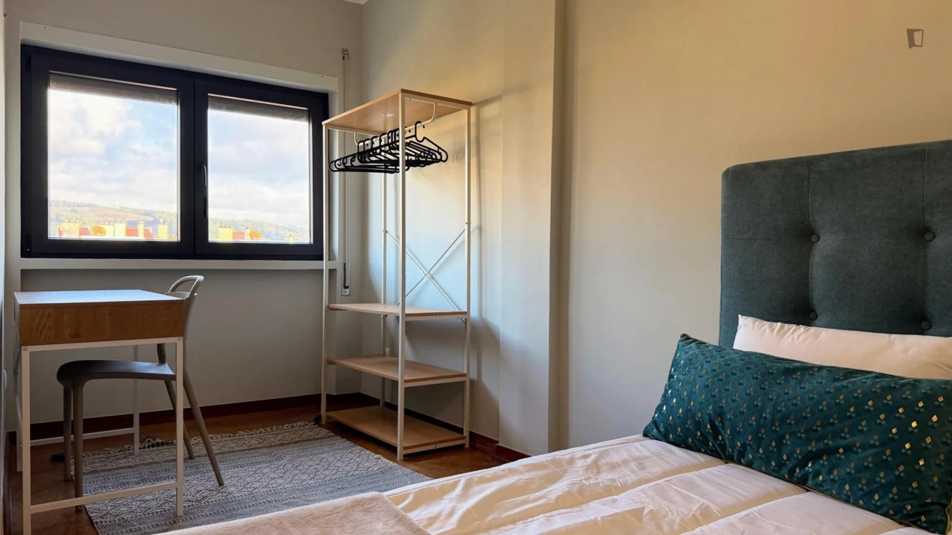Student-friendly room in  with modern amenities