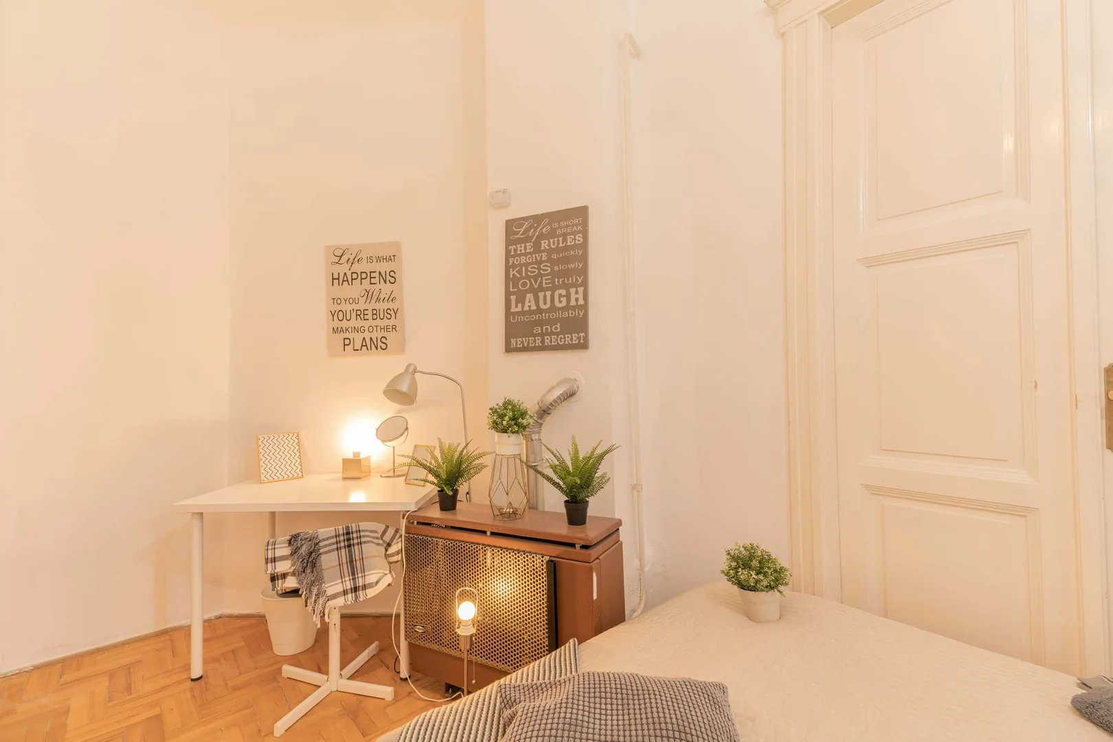 Affordable room for students with ample lighting in 