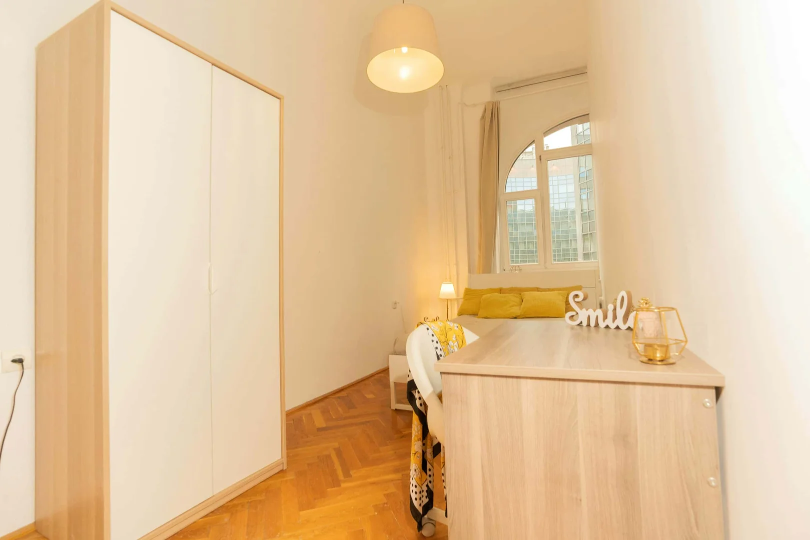 Student-friendly room in  with modern amenities