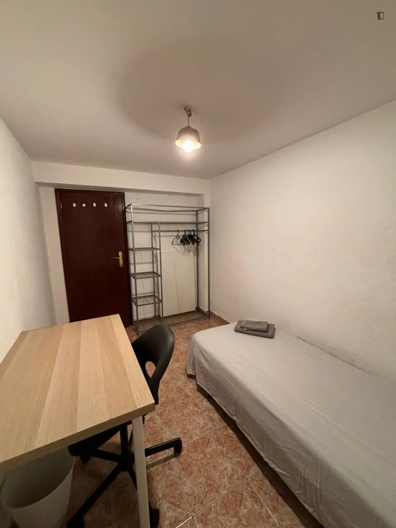 Room for rent in student apartment in , fully furnished