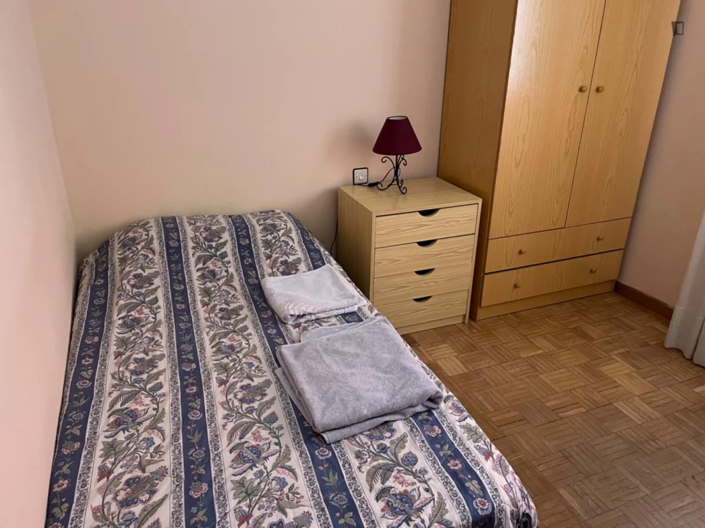 Habitación estudiantil económica con ubicación conveniente en 