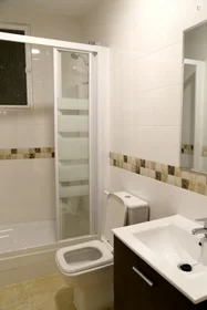 Chambre privée à Calle Santa Catalina, image 13 de 27