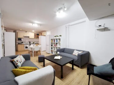Chambre privée à Calle Santa Catalina, image 19 de 27