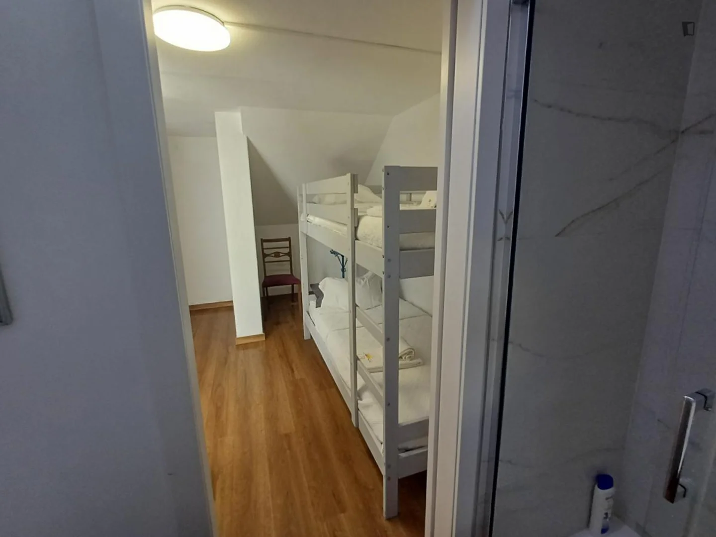 Student-friendly room in with modern amenities