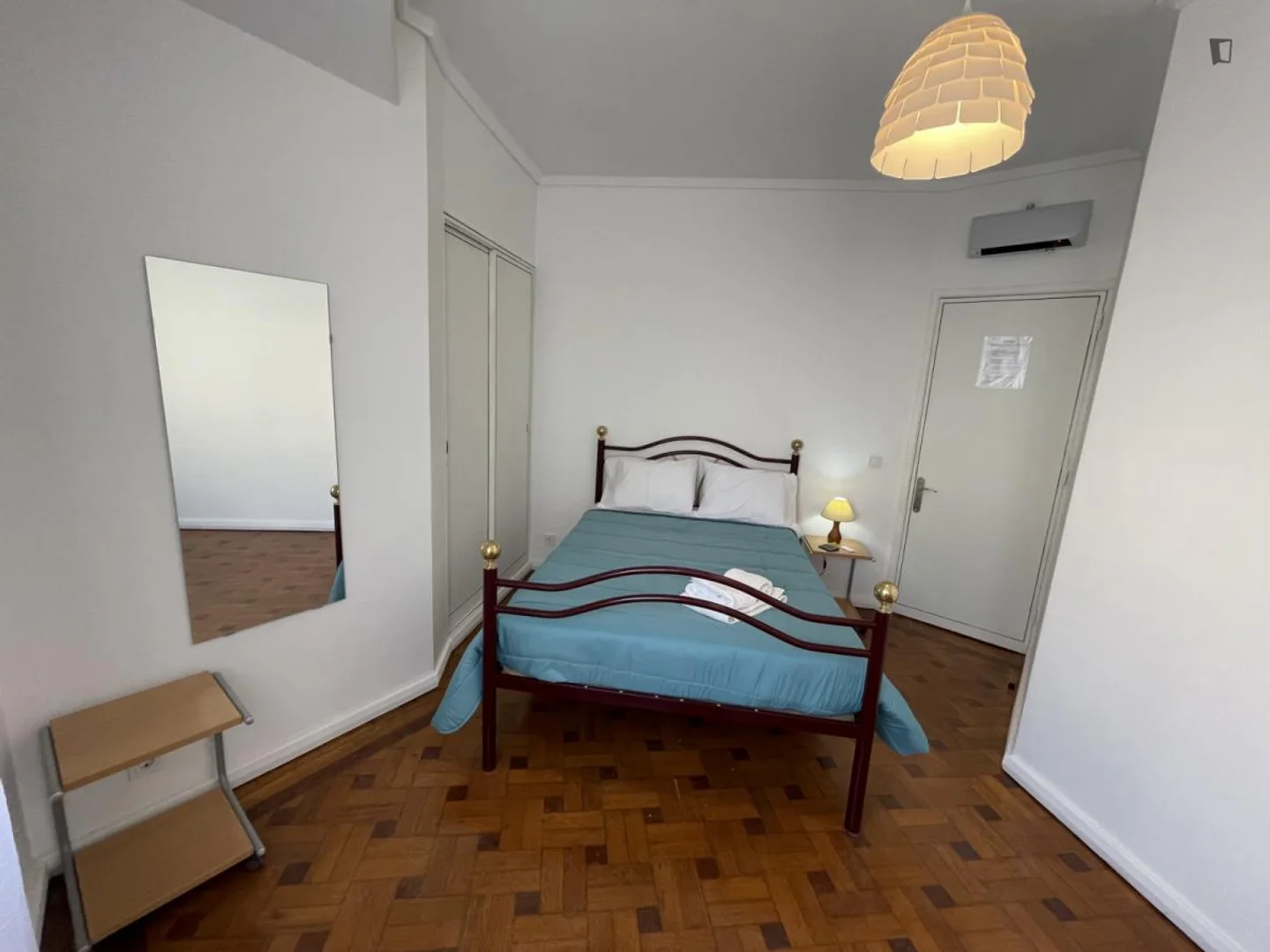 Helles und luftiges Studentenzimmer mit einfachem Zugang zur Universität in 