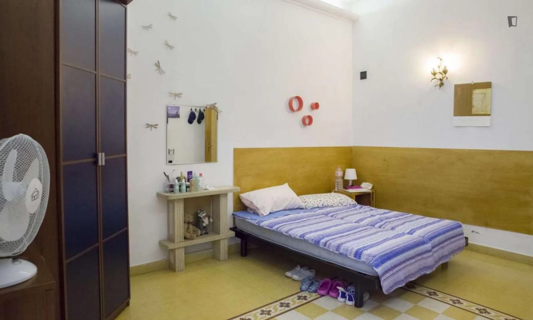 Student-friendly room in with modern amenities