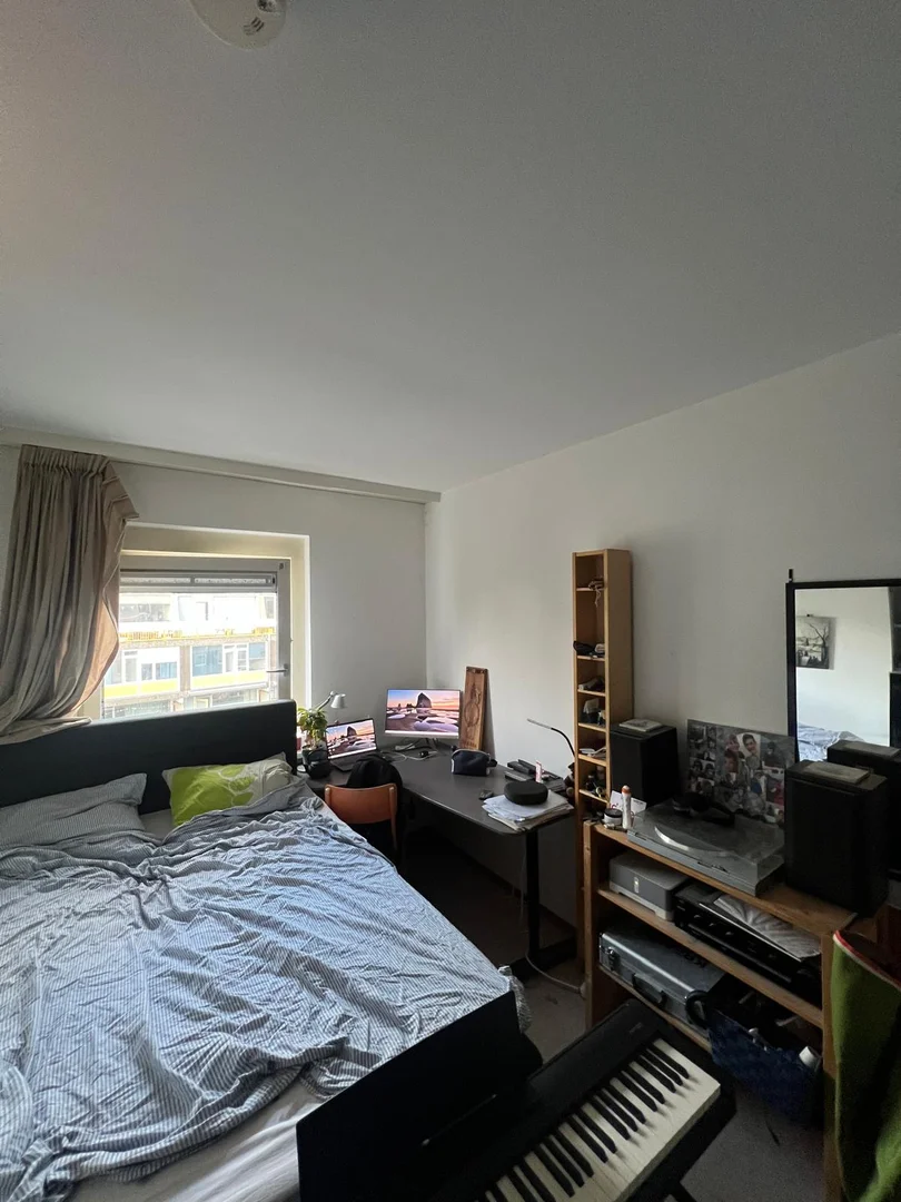 Room for rent in student apartment in , fully furnished
