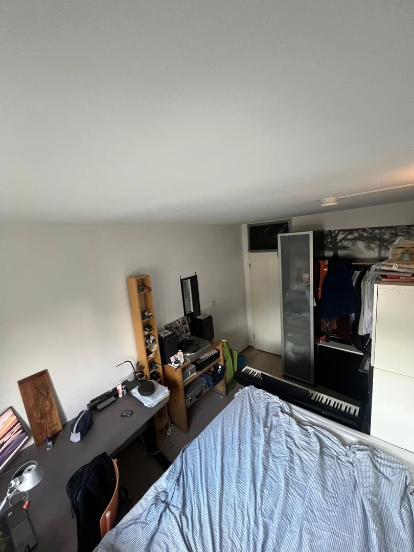 Economical student room with convenient location in 