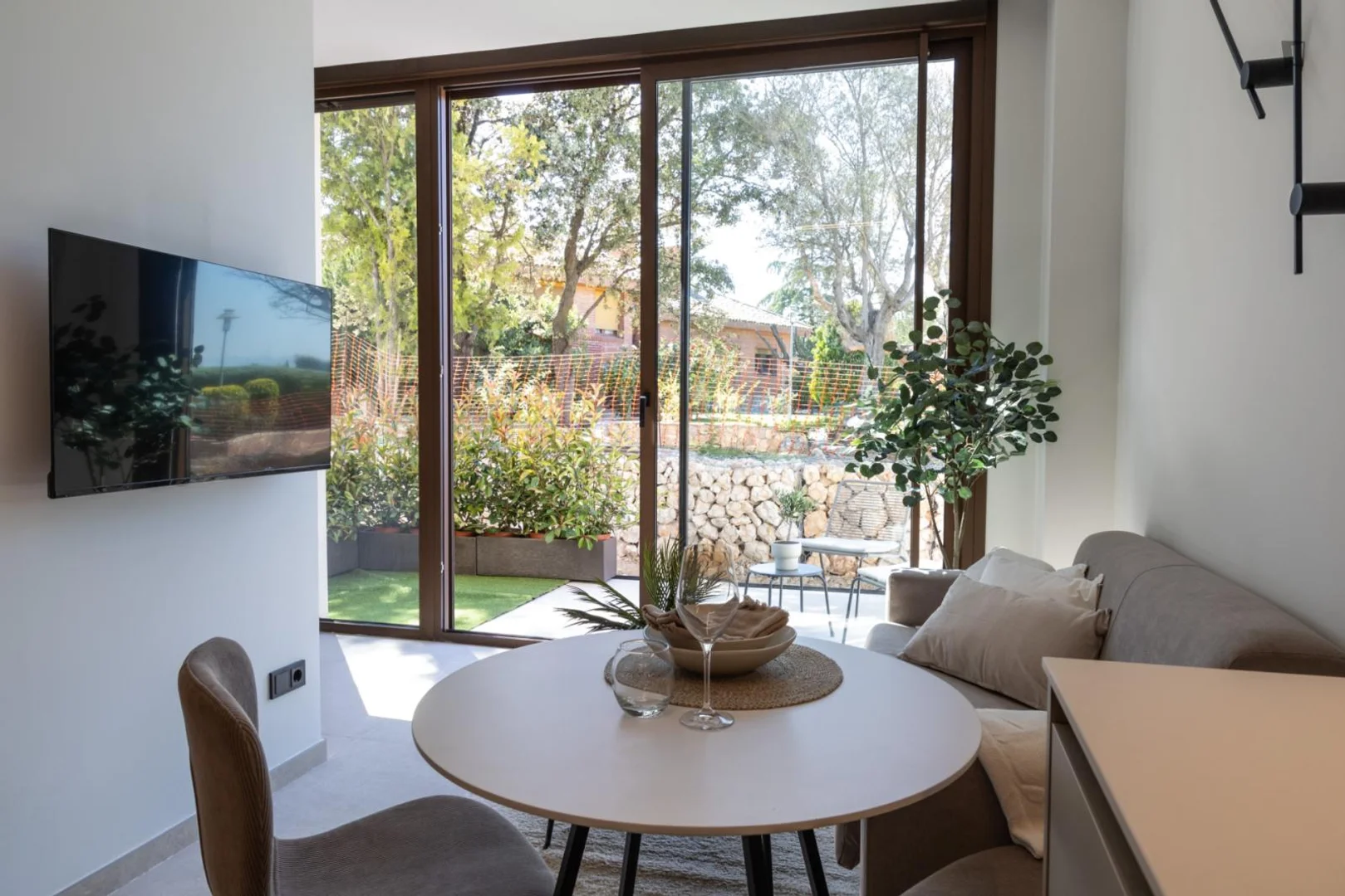 Student-friendly studio with excellent transport links in 