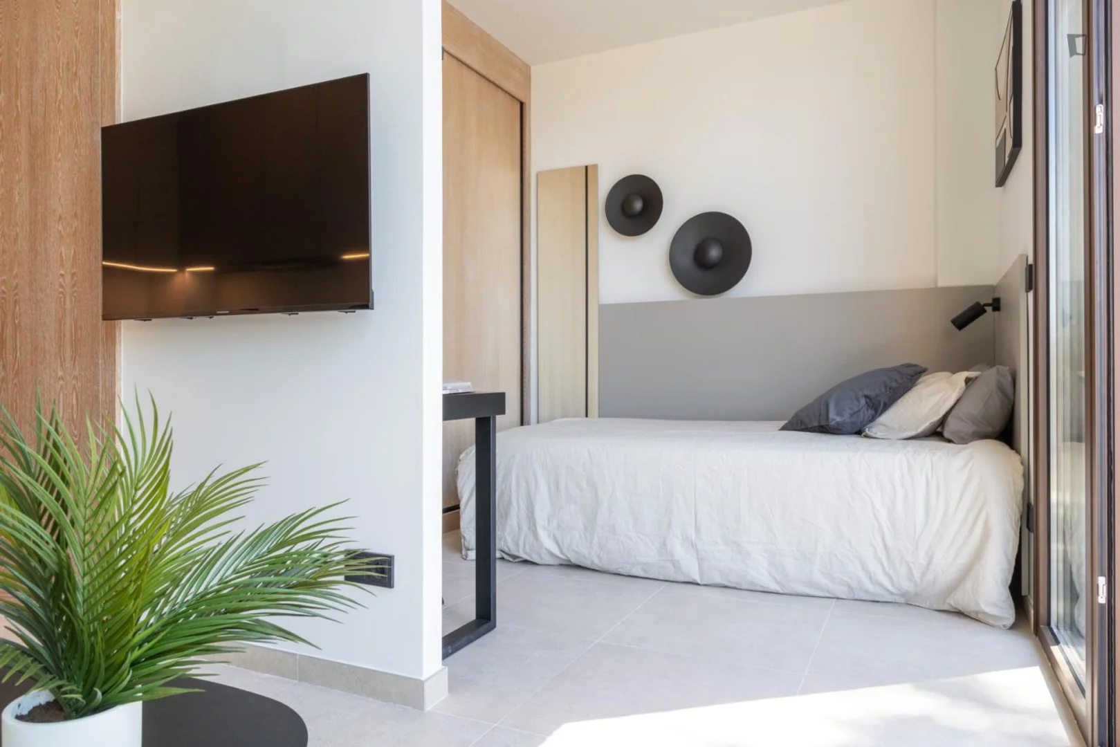 Self-contained studio for students in central 