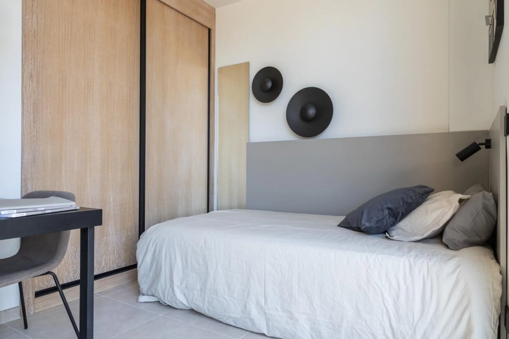 Modern student studio with complete amenities in 