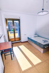 Privatzimmer in der Avenida de la Merced, bild 1 von 42