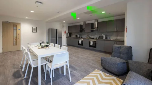 Quarto privado em Winnall Close, imagem 13 de 18
