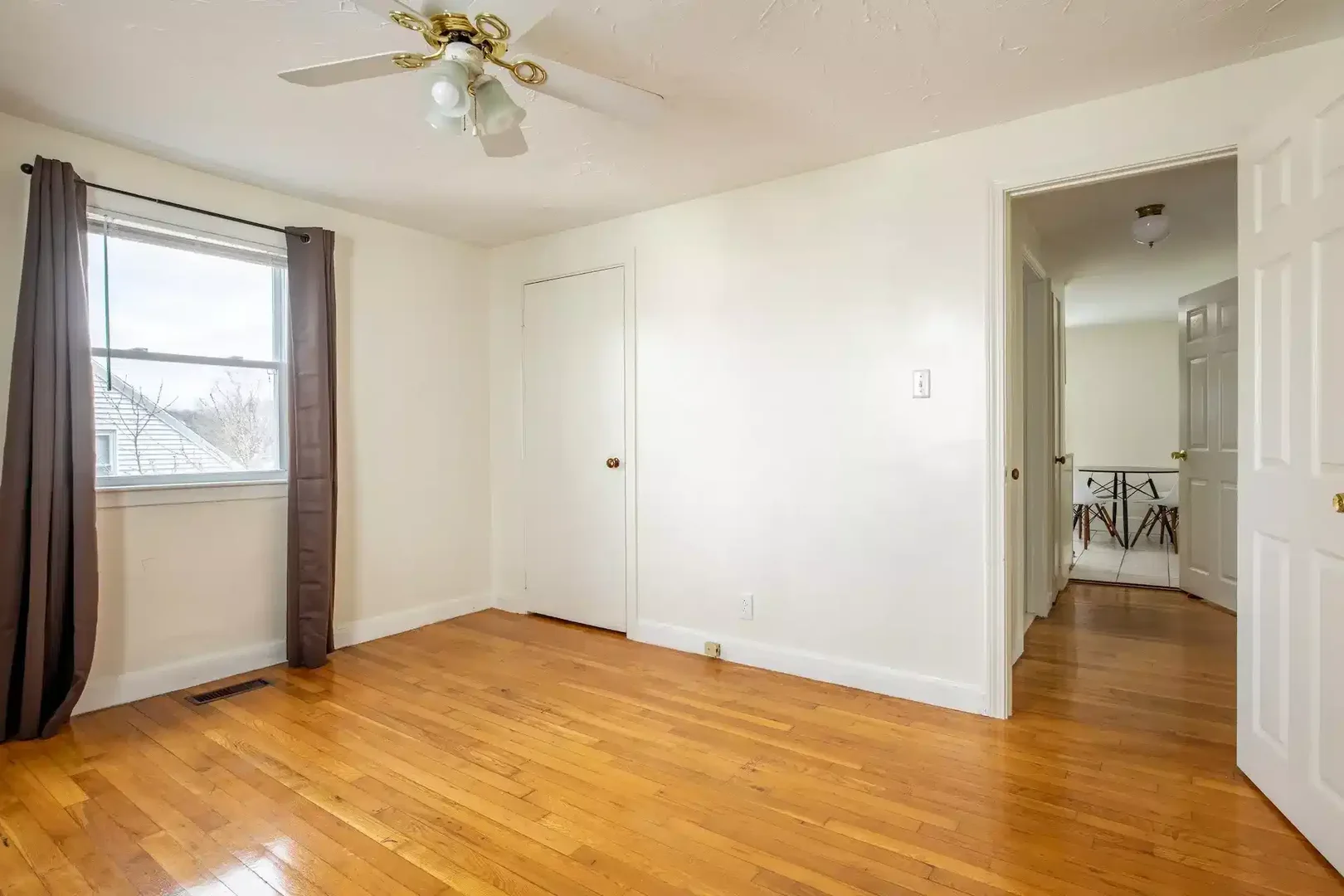 Economical student room with convenient location in 
