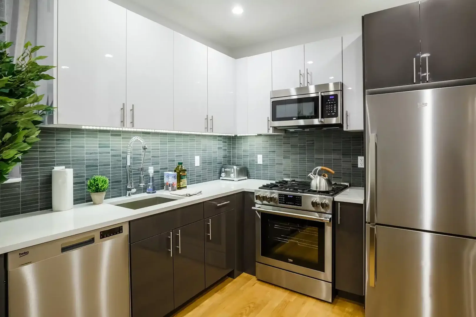 Affordable room for students with ample lighting in 