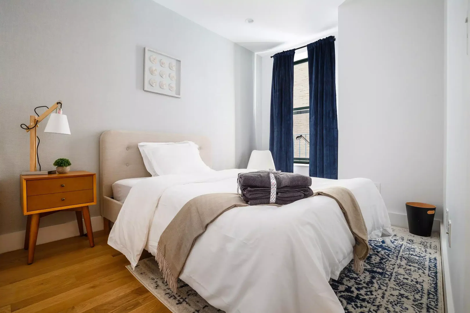 Bright and airy student room with easy university access in 