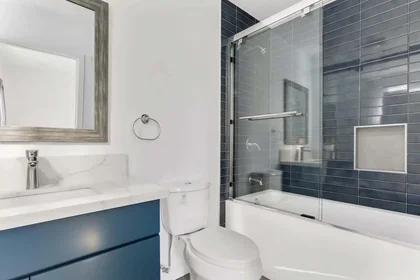 Private room at 90033, image 1 of 22