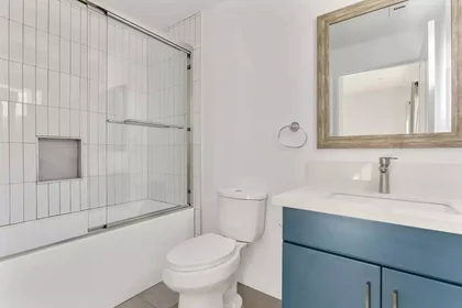 Private room at 90033, image 14 of 22