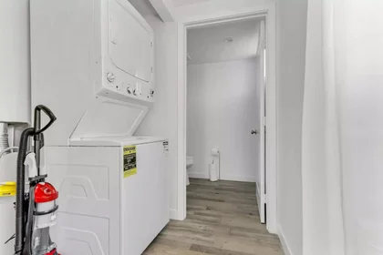 Private room at 90033, image 18 of 22