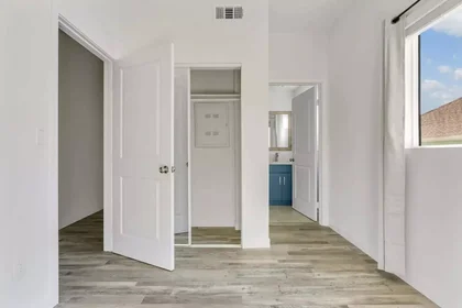 Private room at 90033, image 3 of 22