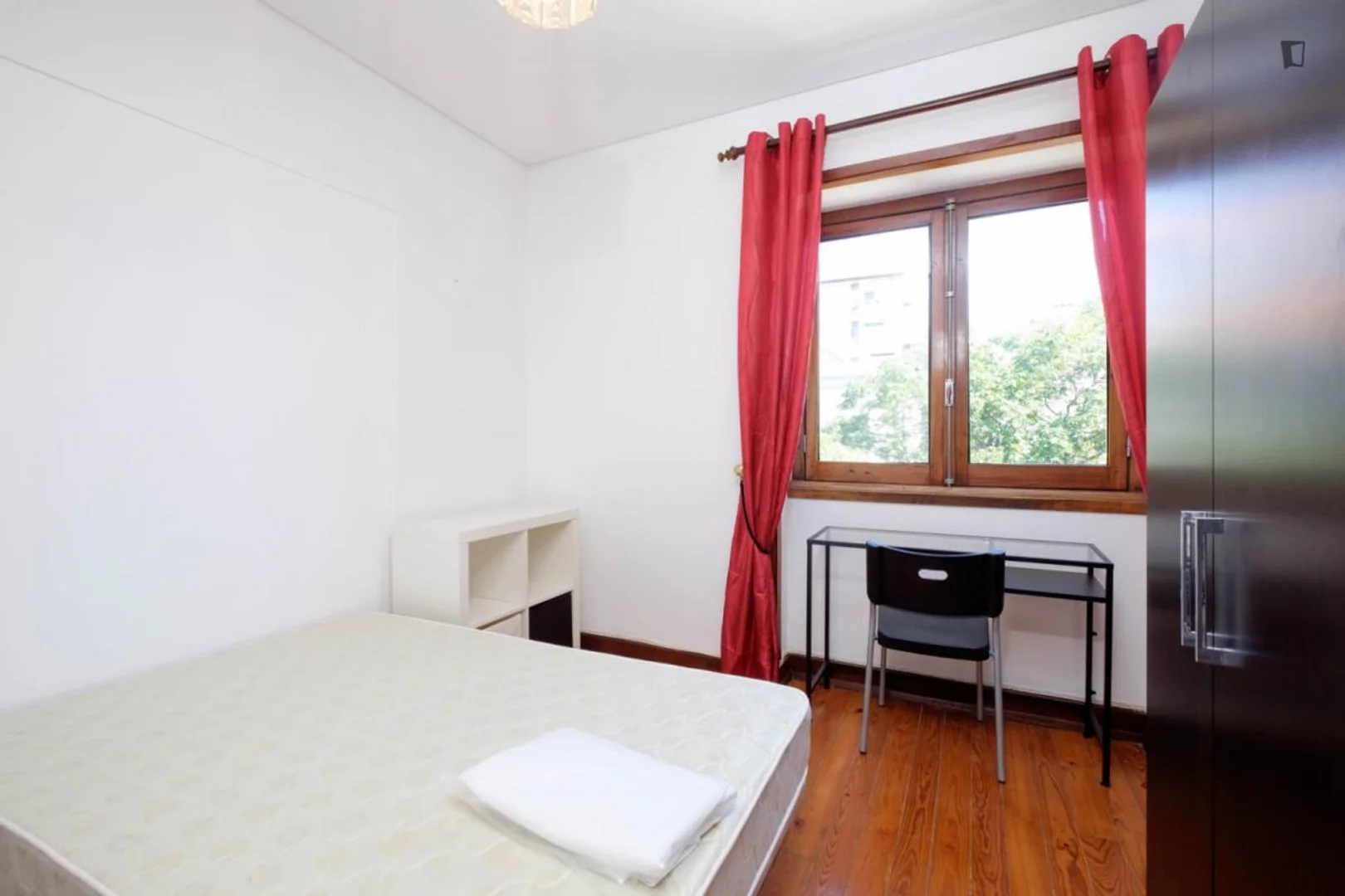 Habitación asequible para estudiantes con buena iluminación en 