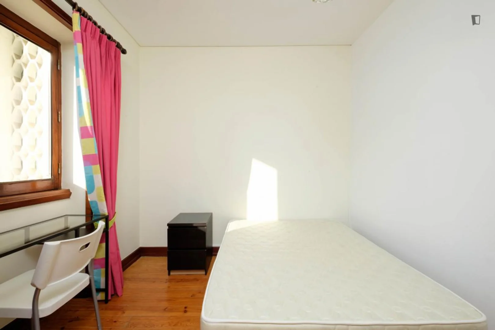 Economical student room with convenient location in