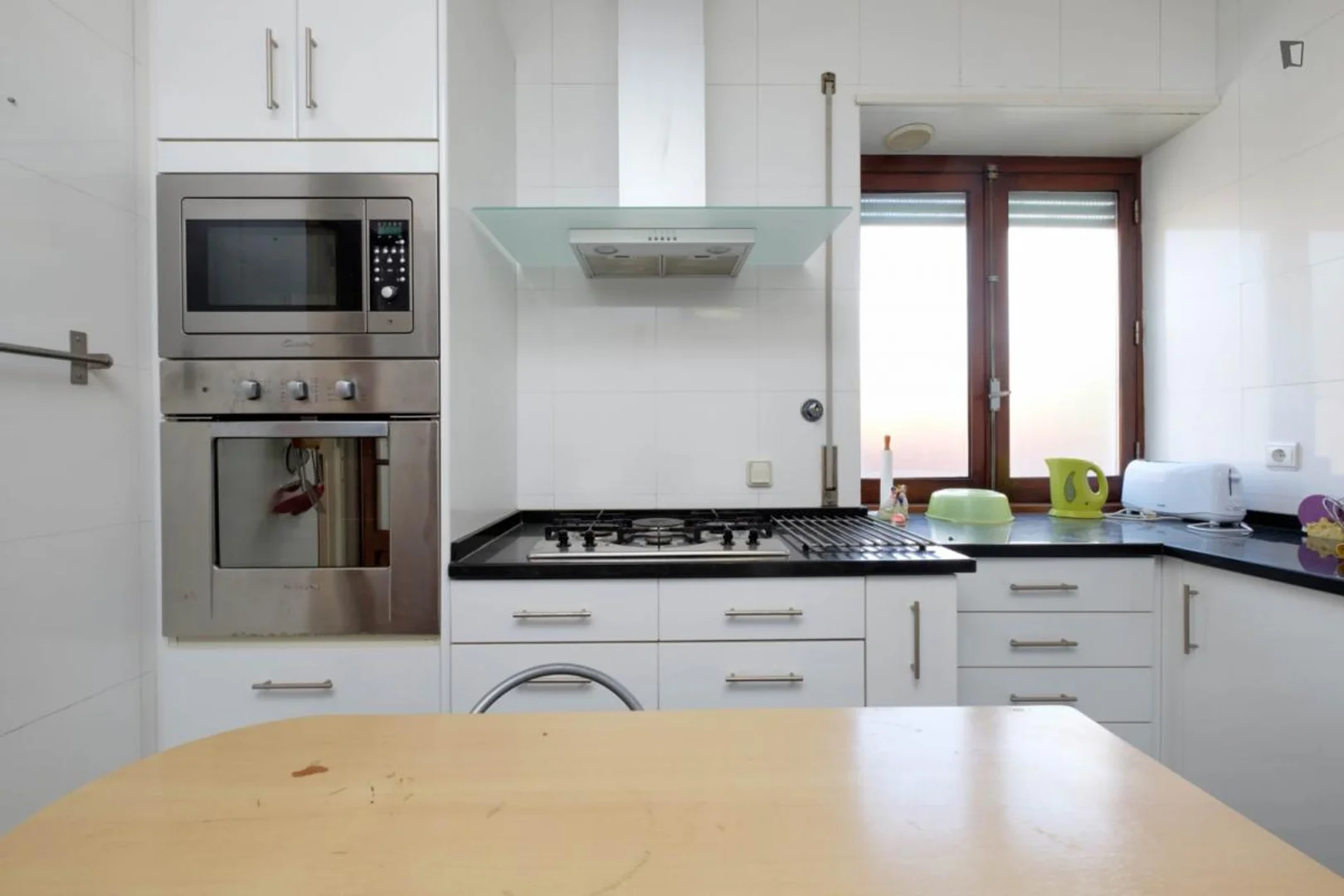 Comfortable and spacious student room in