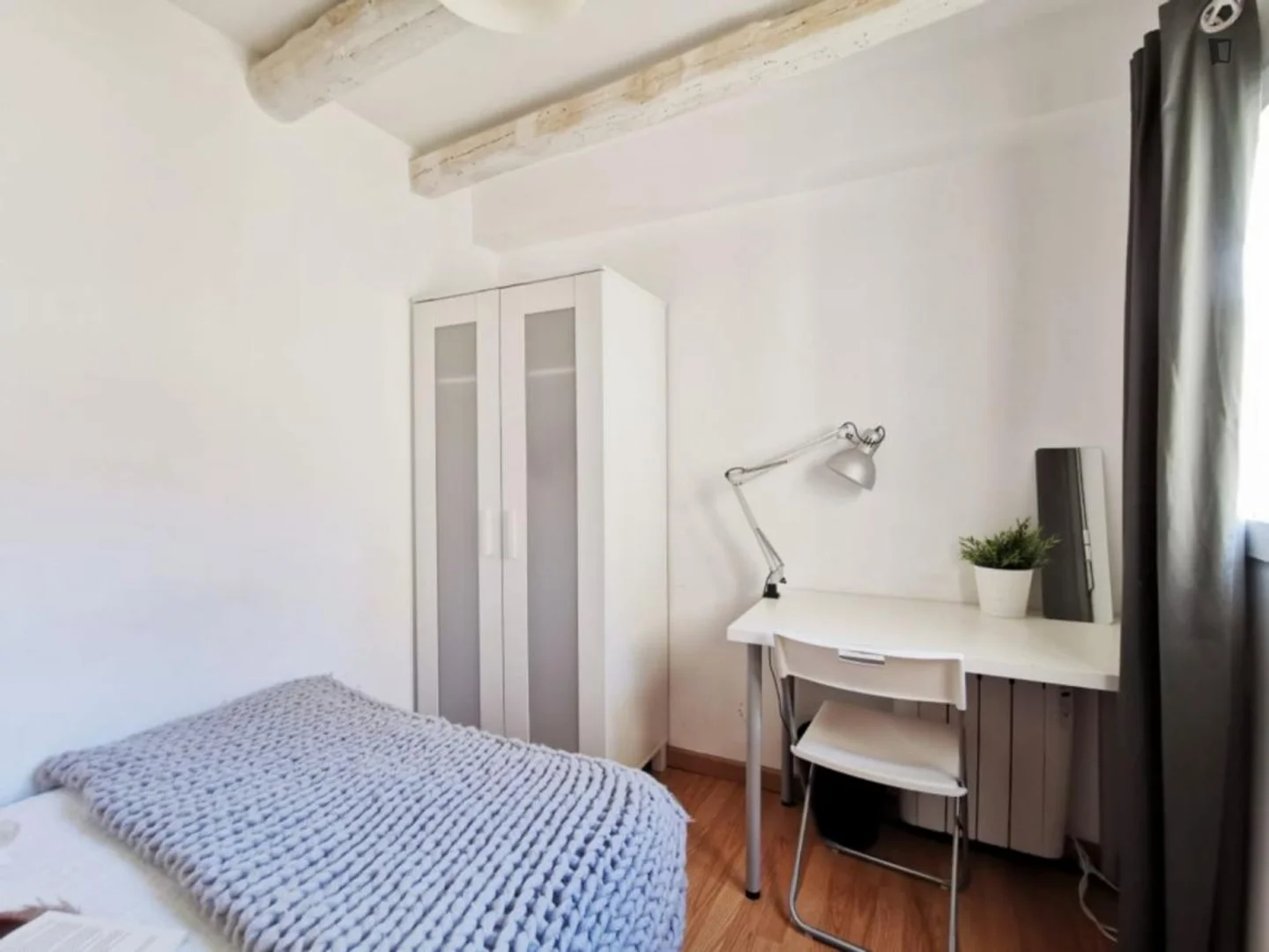 Quarto acolhedor para estudantes disponível em 