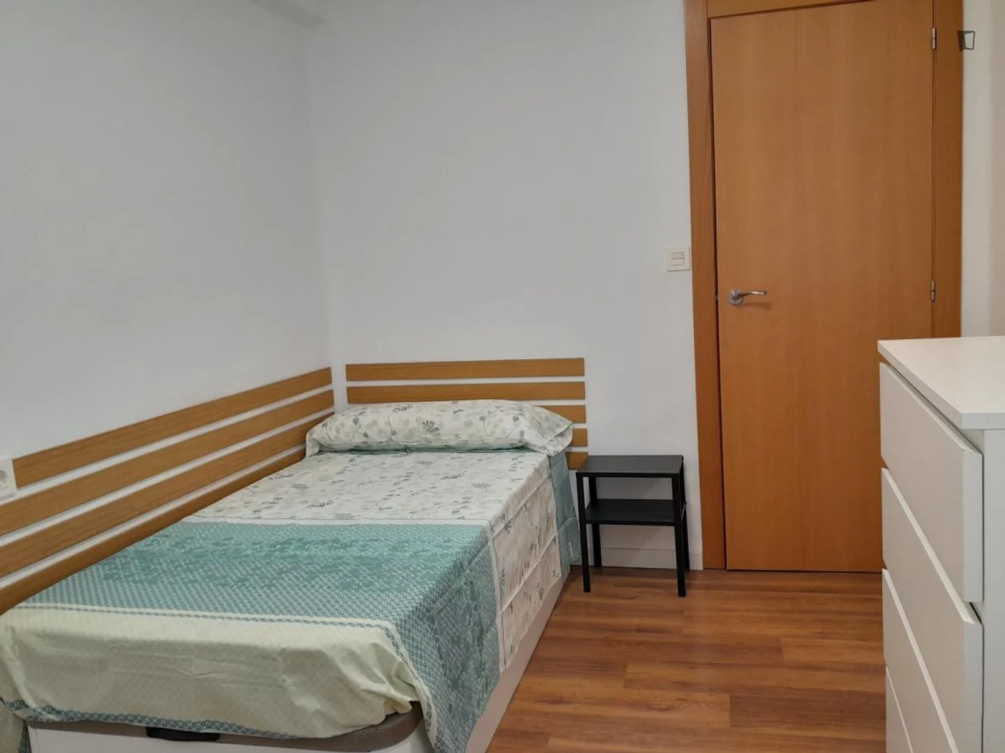 Habitación asequible para estudiantes con buena iluminación en 