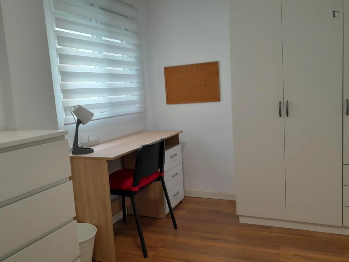 Habitación asequible para estudiantes con buena iluminación en 