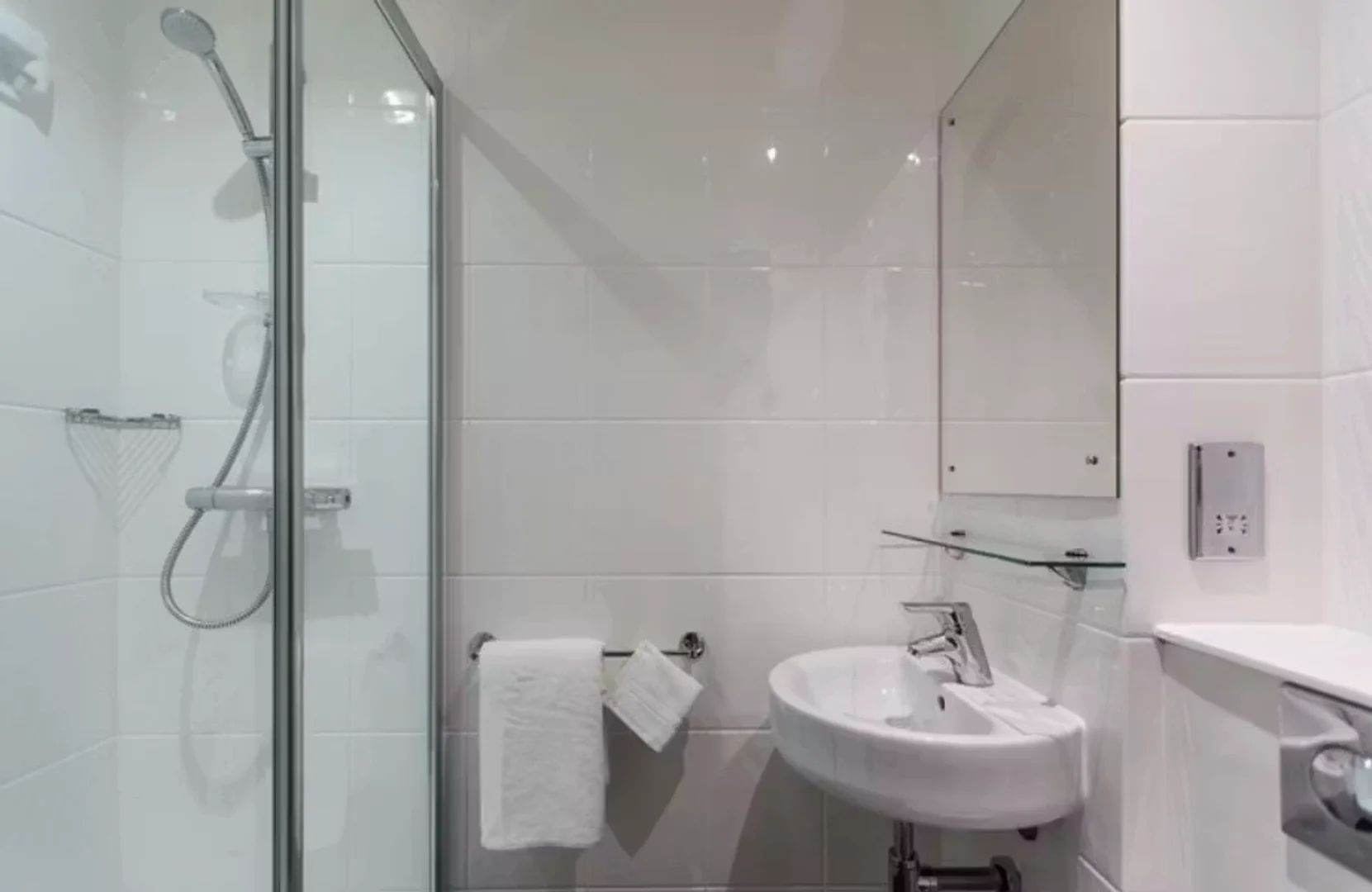 Comfortable and spacious student room in 