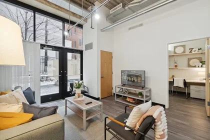 Stanza privata in East University Avenue, immagine 7 di 27