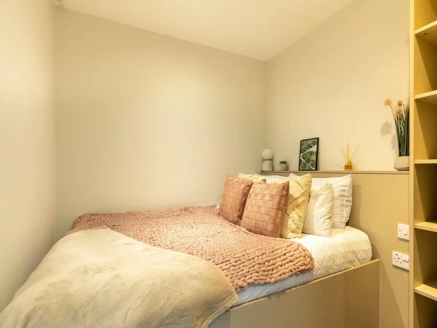 Economical student room with convenient location in 