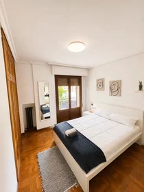 Habitación privada en Avenida de Sancho el Fuerte, Ermitagaña-Mendebaldea, imagen 1 de 10