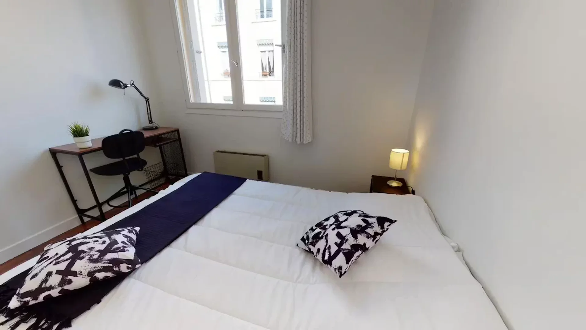 Affordable room for students with ample lighting in 