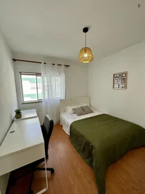 {area} de çift kişilik yataklı kiralık oda
