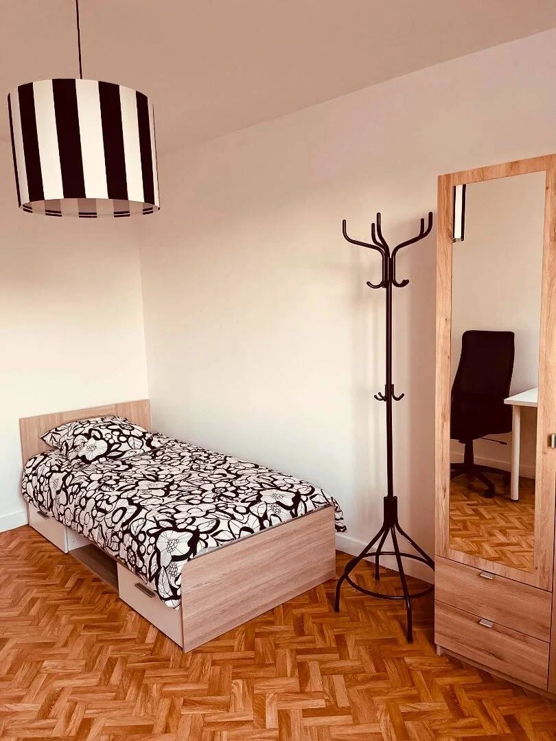 Budget-friendly student room close to campus in 